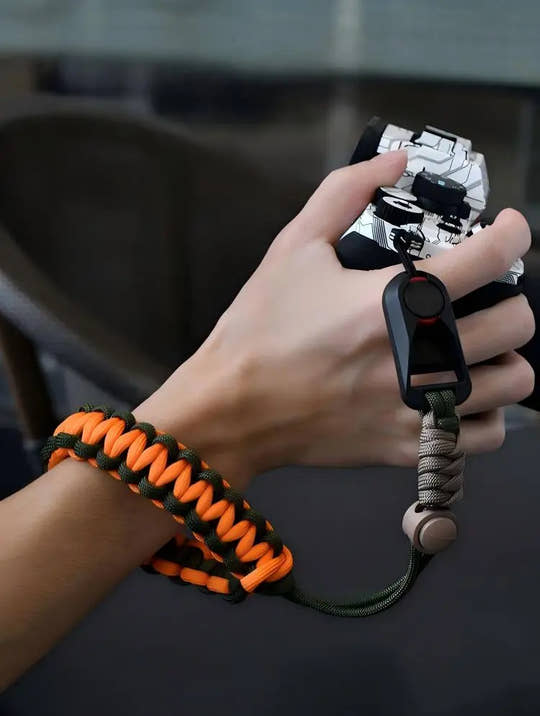 Universal Quick Release Camera Wrist Strap – Anti-Lost & Shockproof Tether for DSLR/Mirrorless Cameras – Secure & Comfortable Hand Wrist Cord for Everyday Shooting